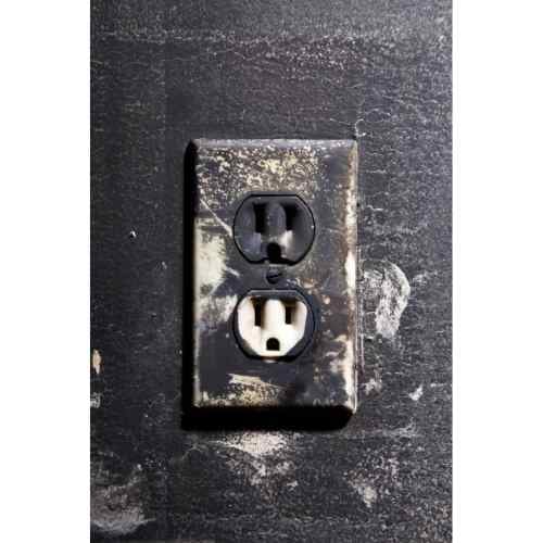 Why Is One Outlet Slot Bigger_electrical fire_premiere electric company