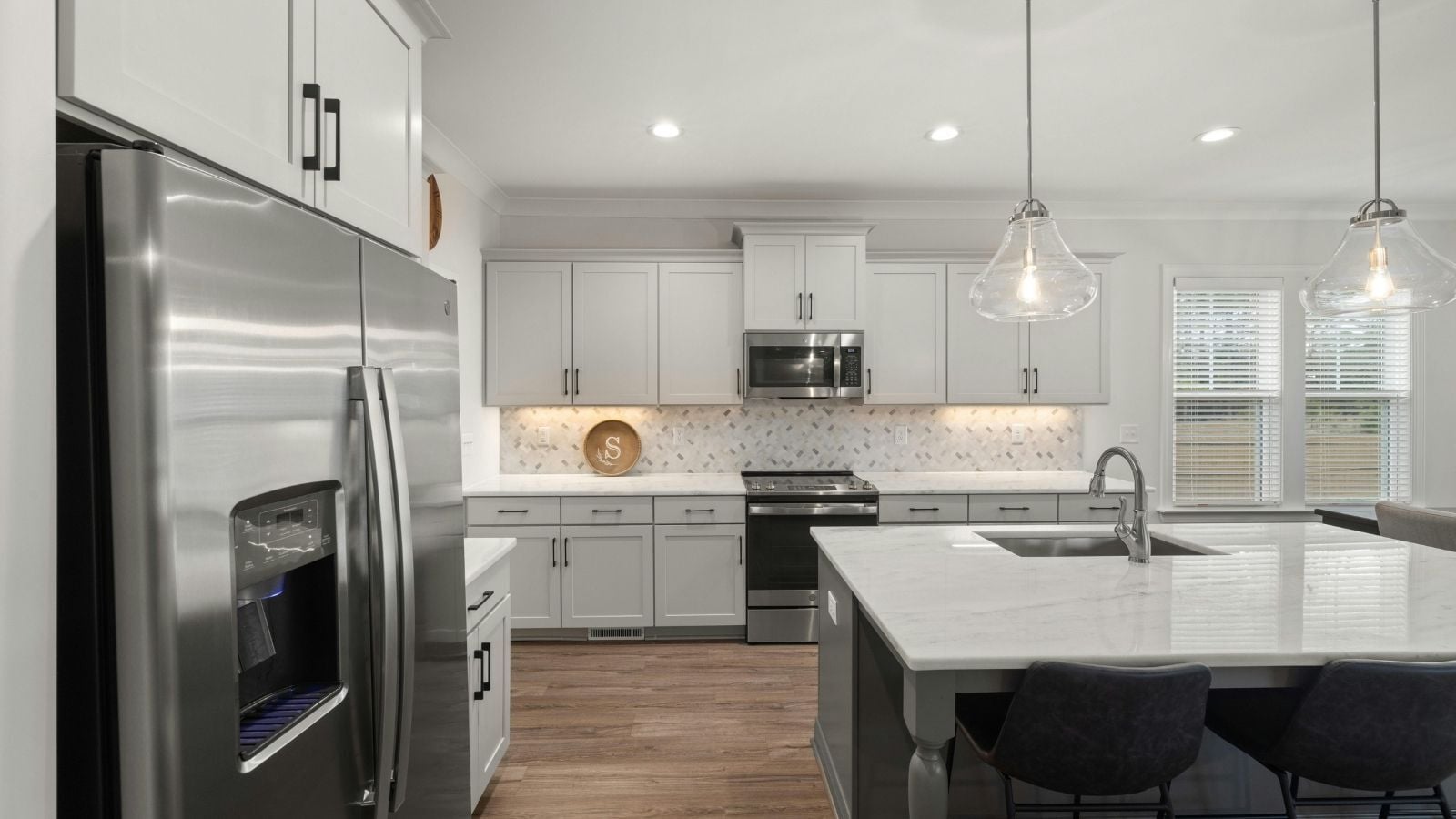 Only One Recessed Light Flickering? 5 Likely Causes | Cincinnati & Northern Kentucky Electricians_ Premiere Electric